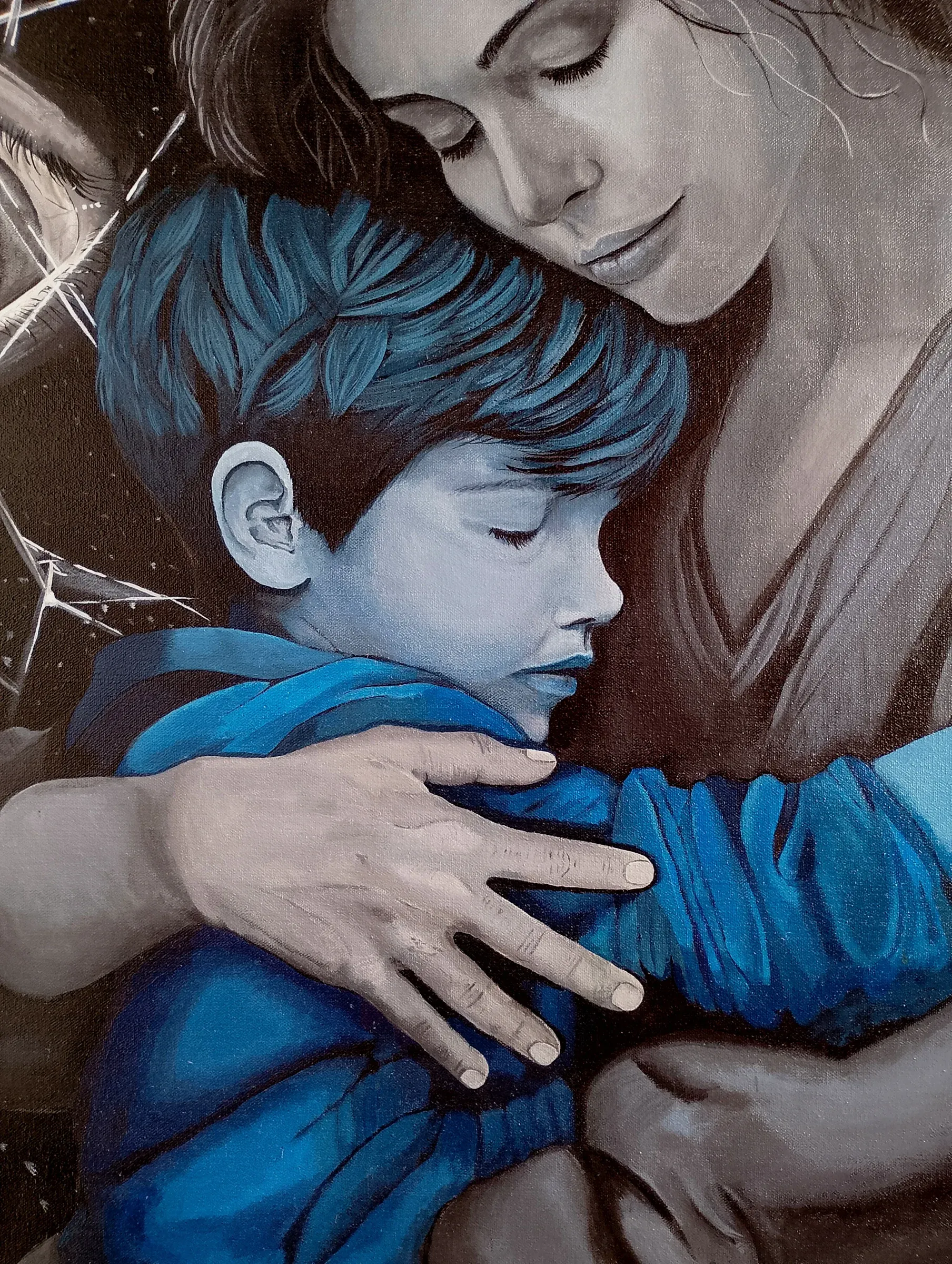 Detalle del abrazo entre la madre y el niño
