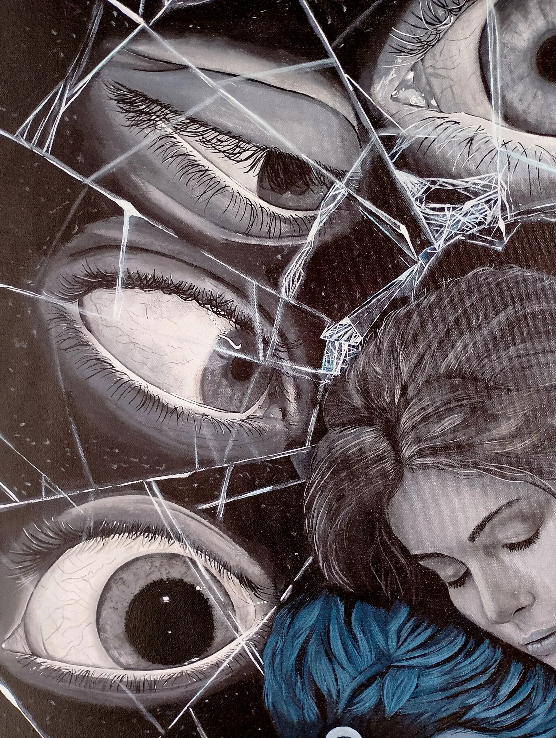 Detalle de los ojos que rodean a la madre